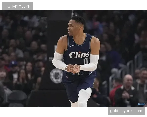 CJ麦科勒姆突破威少制造多次关键得分拉开球队领先差距