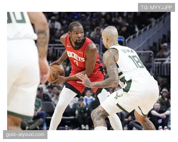 杜兰特无球牵制力改变对手防守布局，拉开空间助球队进攻效率提升