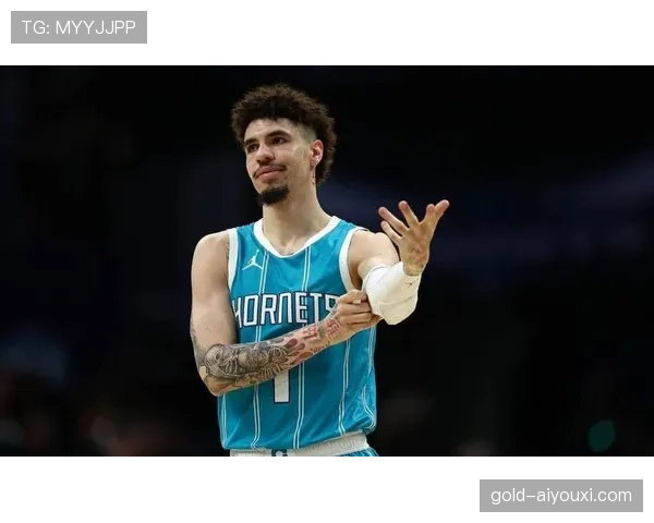 拉梅洛·鲍尔突破拉开差距，提升黄蜂关键回合组织效率